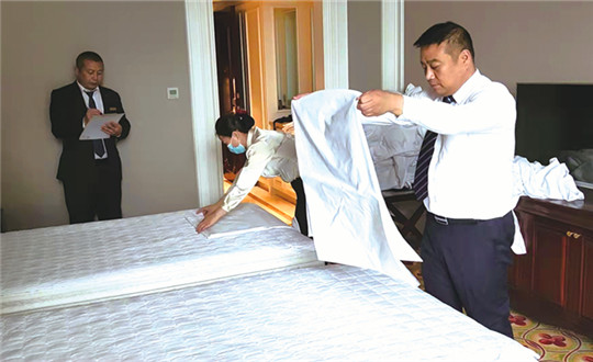 11.旅馆公司开展客房服务专项培训_副本.jpg
