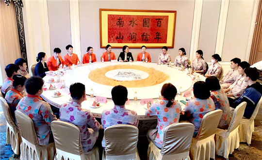 1.利国娱乐国际老牌w66南山温泉旅馆召开实习生座谈会_副本.jpg