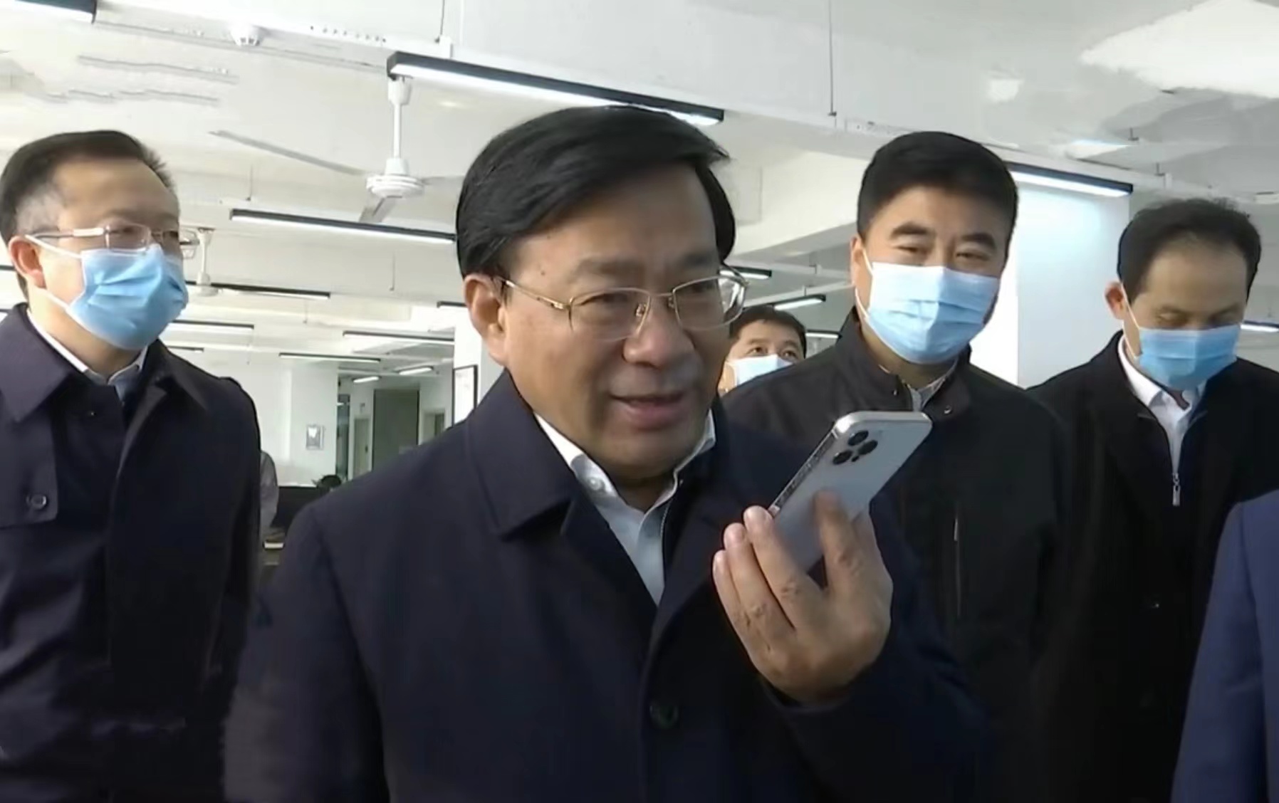 19 吉林省委副书记、省长韩俊莅临利国娱乐国际老牌w66伊通供热 2021.11.2.jpg