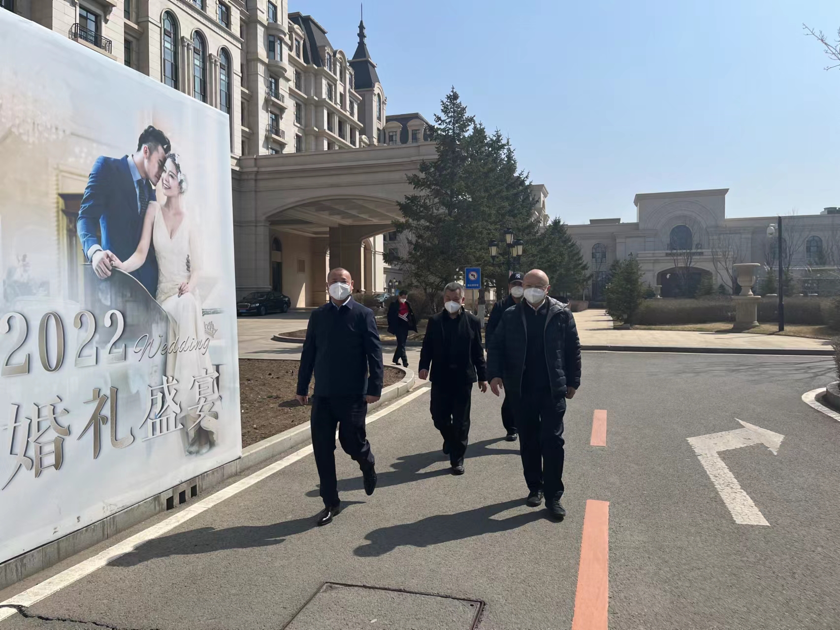 12.统战部向导到旅馆公司视察外省医疗团队驻点服务事情.jpg