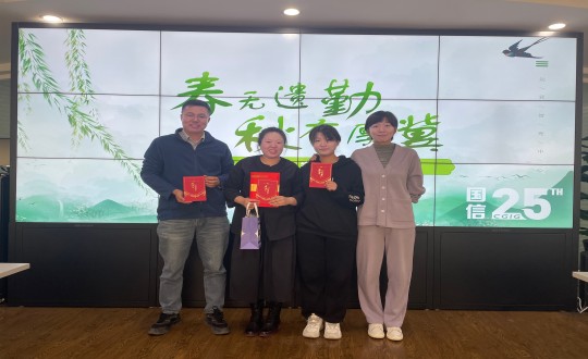 5.解总与运营治理中心一季度“履职继承奖”员工合影_副本.jpg