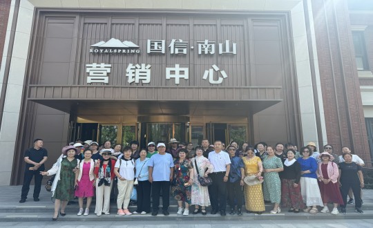 3.经开区运动总会走进利国娱乐国际老牌w66·南山温泉城合影留念_副本.jpg
