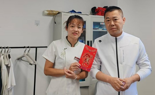 2024年9月13日，，，，旅馆，，，，全体员工，，，，发放中秋节福利_副本.jpg