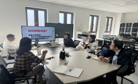 3.利国娱乐国际老牌w66·南山温泉城营销团队新媒体运营培训现场_副本.jpg