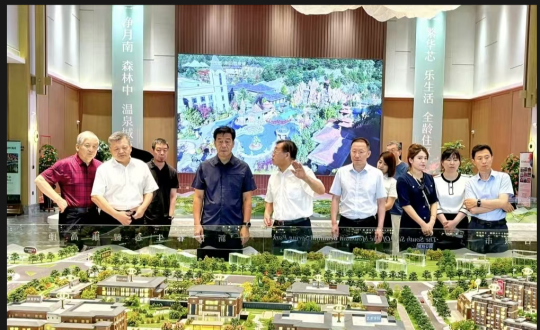 2024年8月8日，，，，王岩董事长陪同市政协向导视察南山书院康养综合体项目_副本.png
