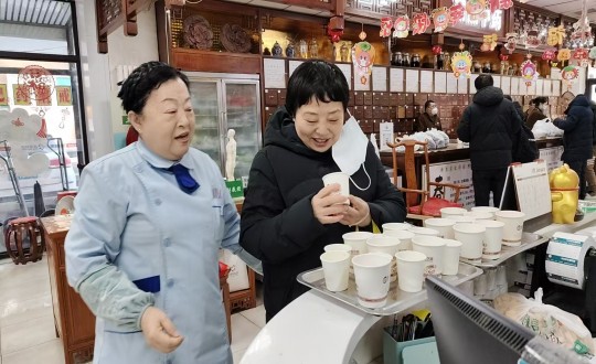 14.药业公司“欢喜闹元宵，，康健走百病”惠民活动现场_副本.jpg