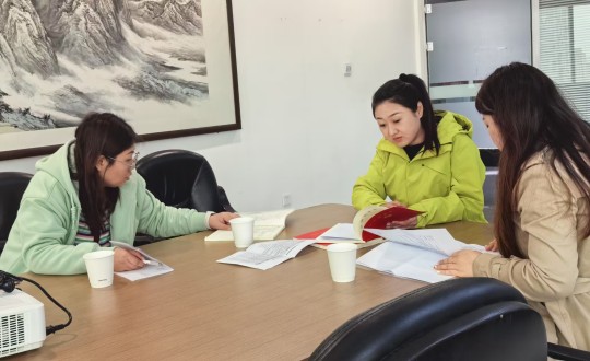 1.区社工部莅临利国娱乐国际老牌w66集团党委考察调研_副本.jpg