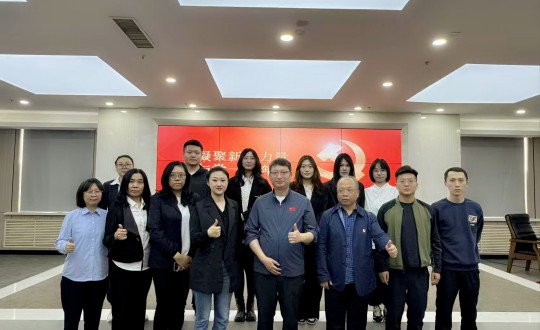 2.利国娱乐国际老牌w66集团党委与长发担保党支部党建活动合影留念_副本.jpg