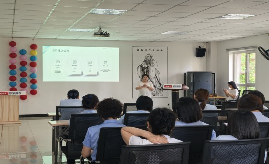 14.康健工业集团宣讲会现场_副本.jpg