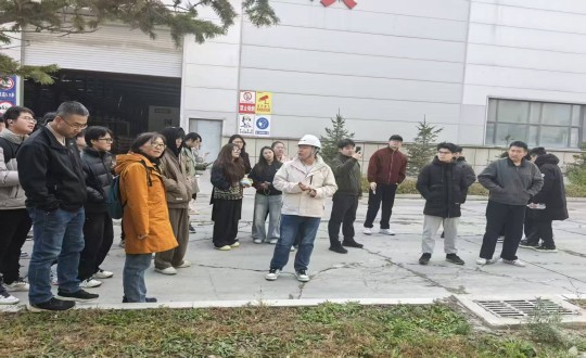 6.吉林农大组织学生到装配式总公司旅行学习_副本.jpg 6.吉林农大组织学生到装配式总公司旅行学习_副本.jpg