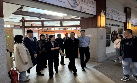 6.李琼华总司理接待省文旅厅向导及中医药领域专家_副本.jpg