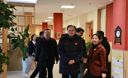 24.副省长刘凯、省民政厅副厅长杜文革一行莅临亲亲园?净月家慰问父老_副本.jpg